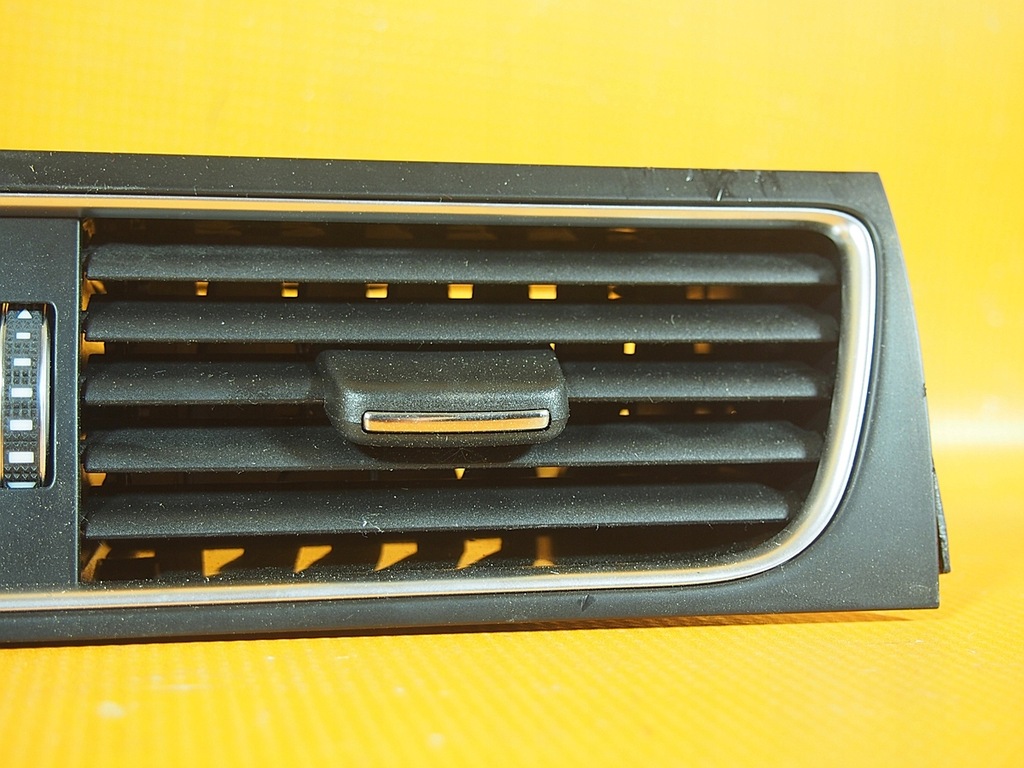 Orificii de aerisire consola Audi A5 8T COMP. 8t1820901g Product image