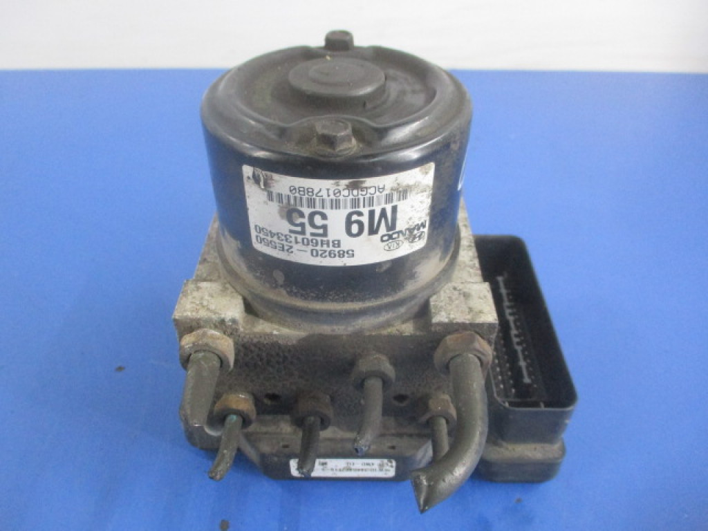 Kia Sportage II 2.0 Pump ABS 58920-2E550 MANDO 5WY7611C Controller Product image