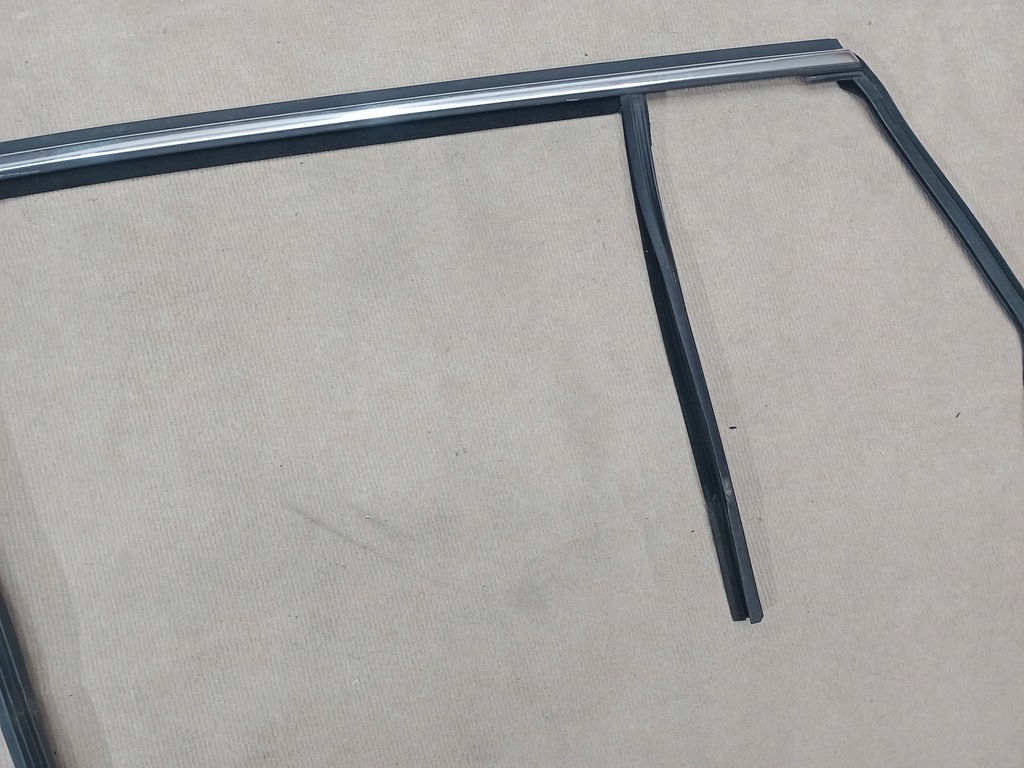 VOLVO V60 2010-2016 GARNITURĂ UȘĂ CROMĂ BANĂ STÂNGA SPATE Product image