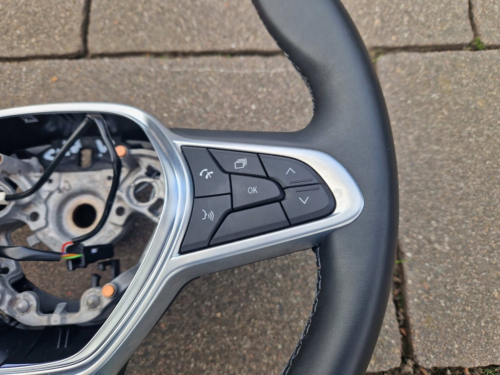 CLIO v CAPTUR II TRAFC IV PIELE DE DIRECȚIE MULTIFUNCȚIE 484002607R   2019 Product image