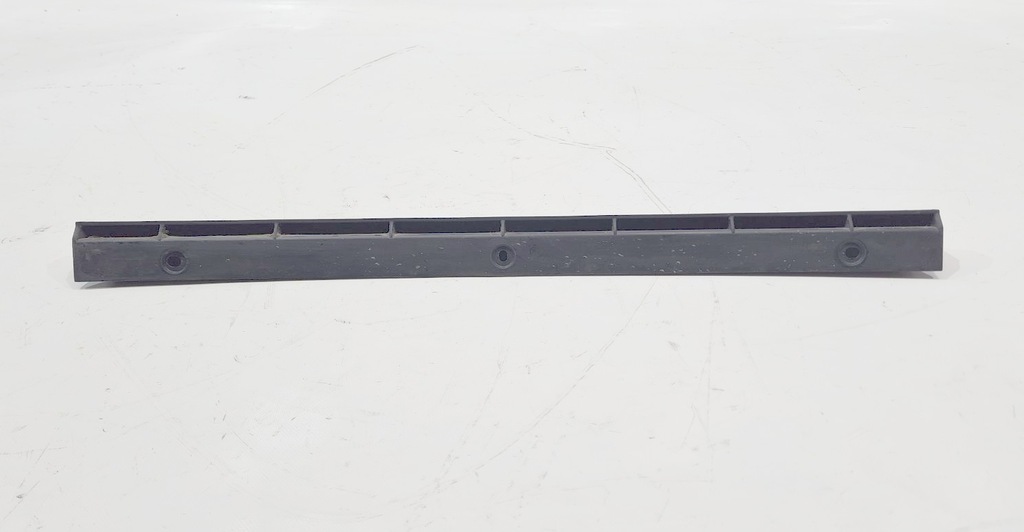 ŚLIZG ZDERZAKA TYŁ ŚRODEK MERCEDES W251 A2518851421 Product image