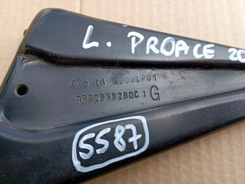 TOYOTA PROACE RIFTER CĂRUCIOR CU ROLE STÂNGA UȘĂ Product image