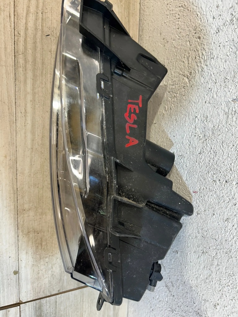Tesla Model 3 cu halogen față dreapta Product image