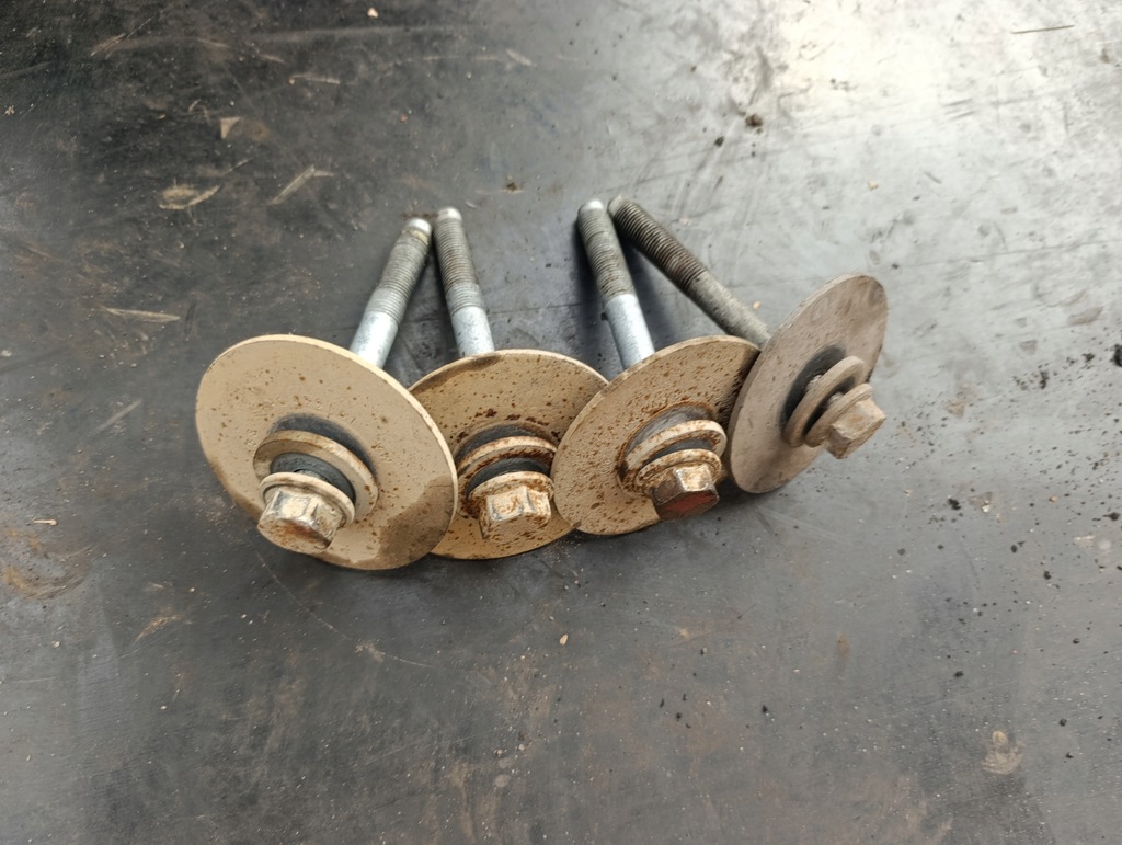 Șuruburi cu șuruburi pentru leagăn VW T5 (PRț PE BUCATĂ) Product image
