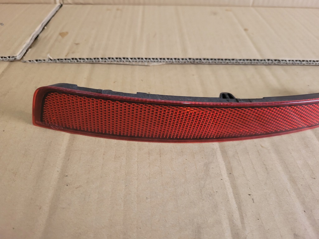 REFLECTOR BARĂ HAITĂ DREAPTA SPATE SKODA FABIA III 6V6945106 Product image