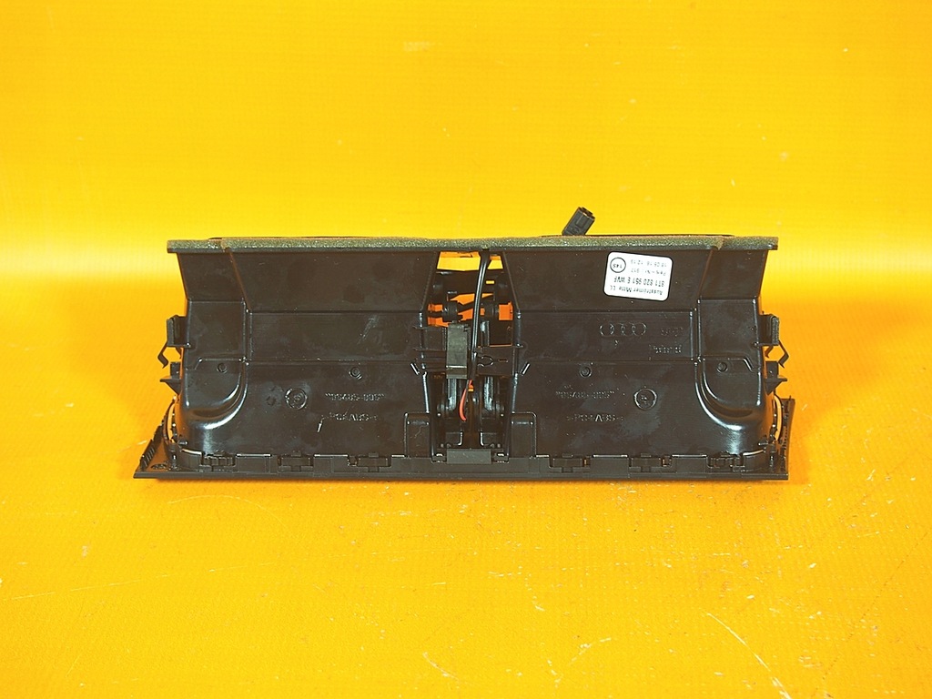 Audi A5 8T LIFT 50KM Iluminat Consolă Grături de aerisire SET Product image