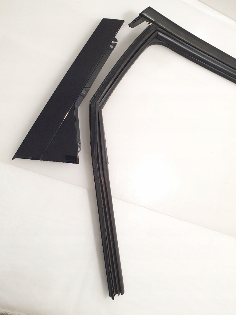 AUDI A4 B9 GARNITURA BANDA USA DREAPTA SPATE 8W0839902 8W9839904A COMBI Product image