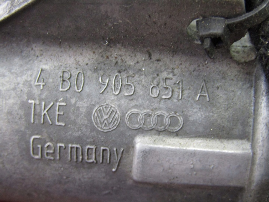 PASSAT B5 1.9 TDI 00R COMUTATOR CU CHEIE 4B0905851A Product image