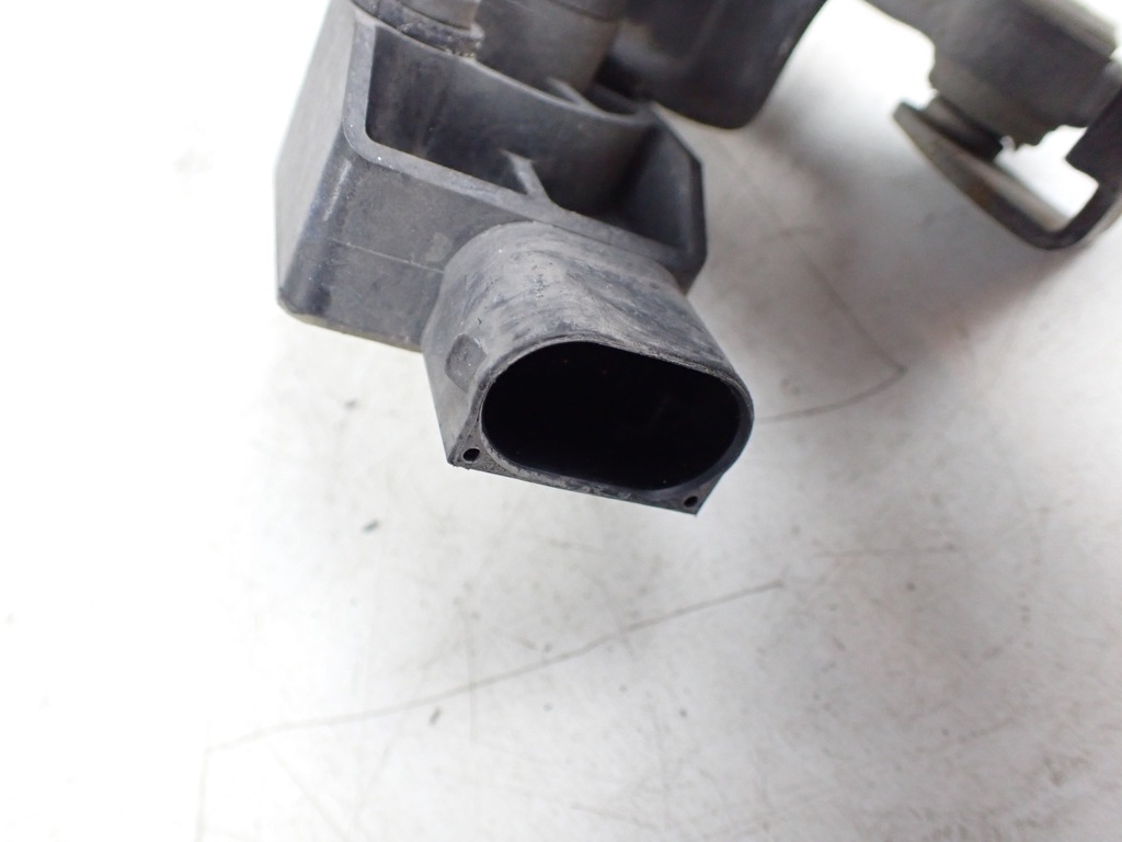 SENSOR DE NIVELARE XENON DREAPTA SPATE AUDI A8 S8 D3 5.2 SCURT 4E0616572D Product image