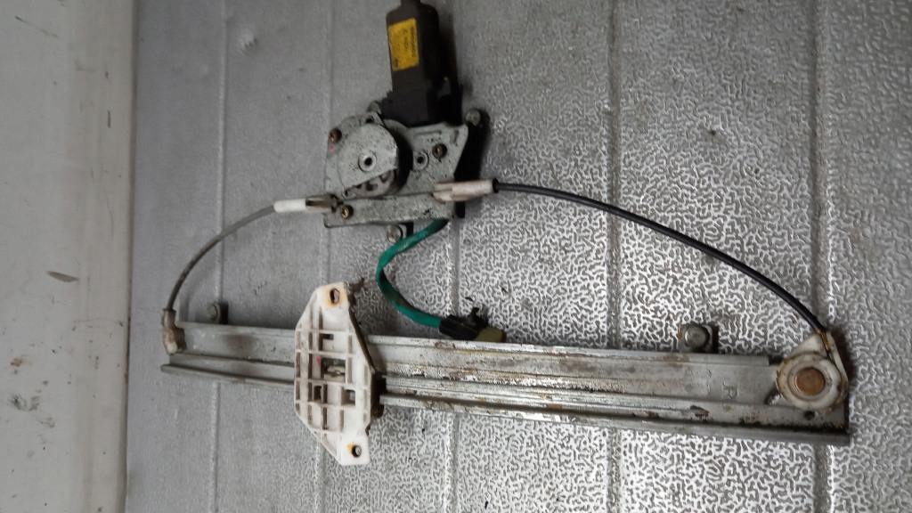 RADIATOR SPATE STÂNGA DAEWOO NUBIRA 2.0B 98R COMBI 2PIN Product image