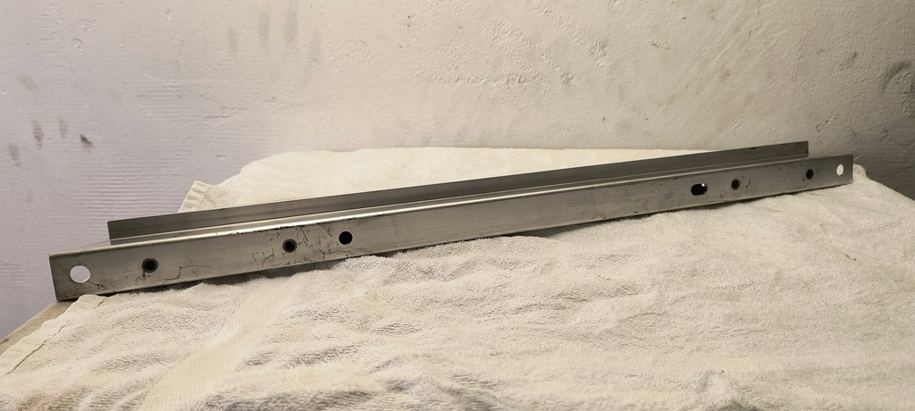 BARĂ INFERIOARĂ A CĂZII, FAȚĂ TESLA MODEL 3 Product image