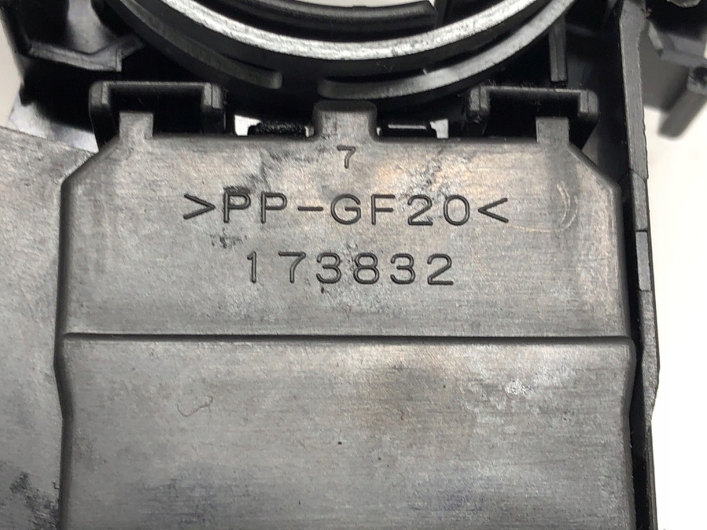 COMBUTATOR COMBINAT TOYOTA AVENSIS T27 173832 09-18 COMUTATOR Product image