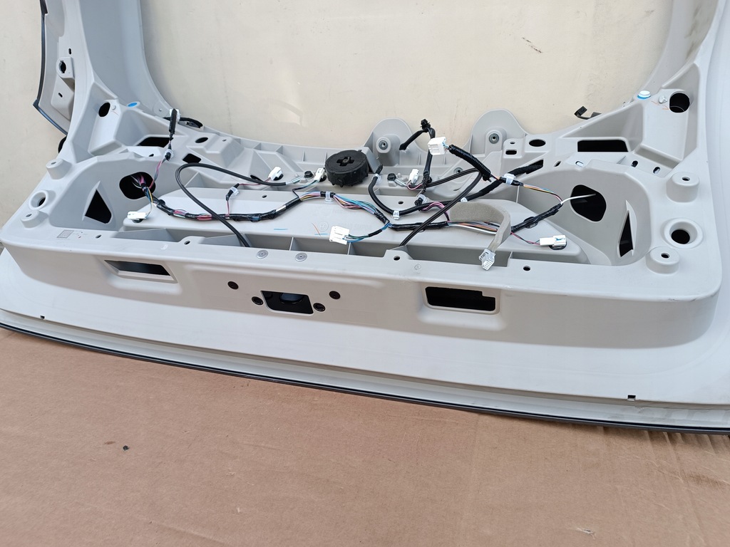 Nissan Ariya Capcana din spate dreaptă Product image