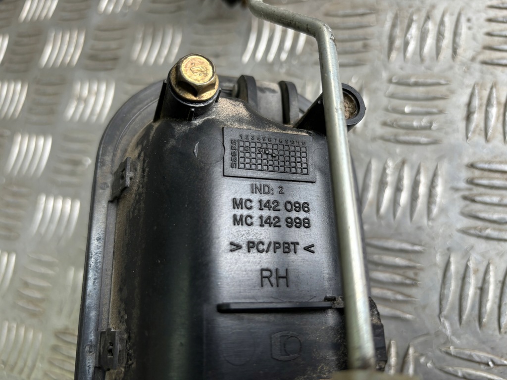 BLOCARE UȘĂ MITSUBISHI CANTER FUSO DREAPTA FAȚĂ MC142096 Product image