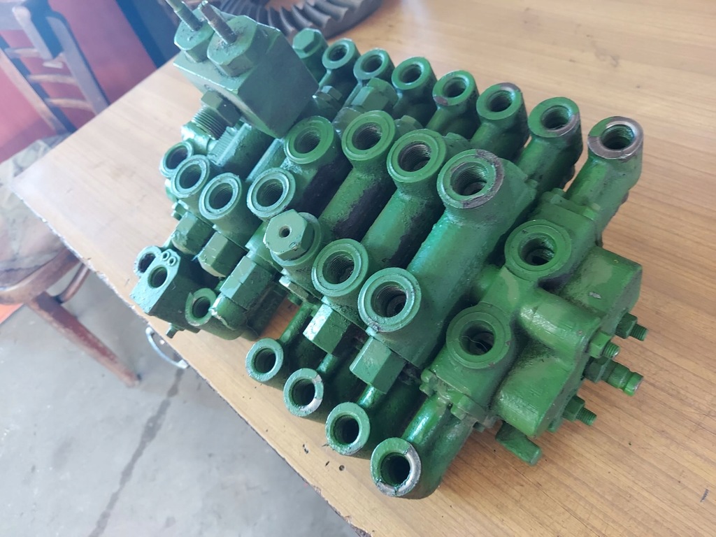 BLOC DISTRIBUITOR HIDRAULIC JOHN DEERE 1450 WTS Product image