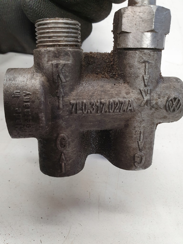 REGULATOR TEMPERATURA ULEI AUDI Q7 LIF 7L0317027A Product image