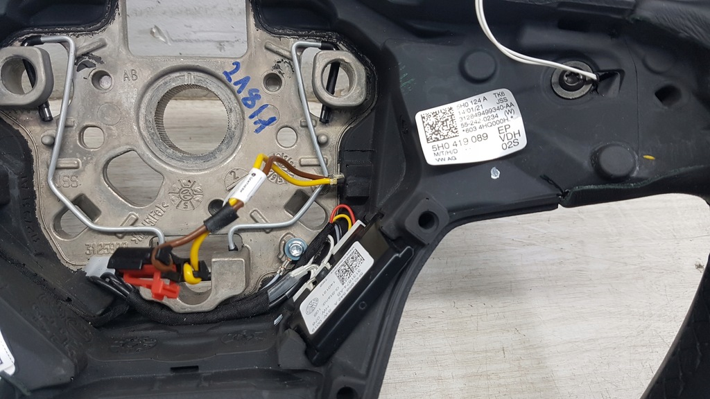 VW GOLF 8 VIII VOLAN MULTIFUNCȚIONAL PADELE AUTOMATICE Product image