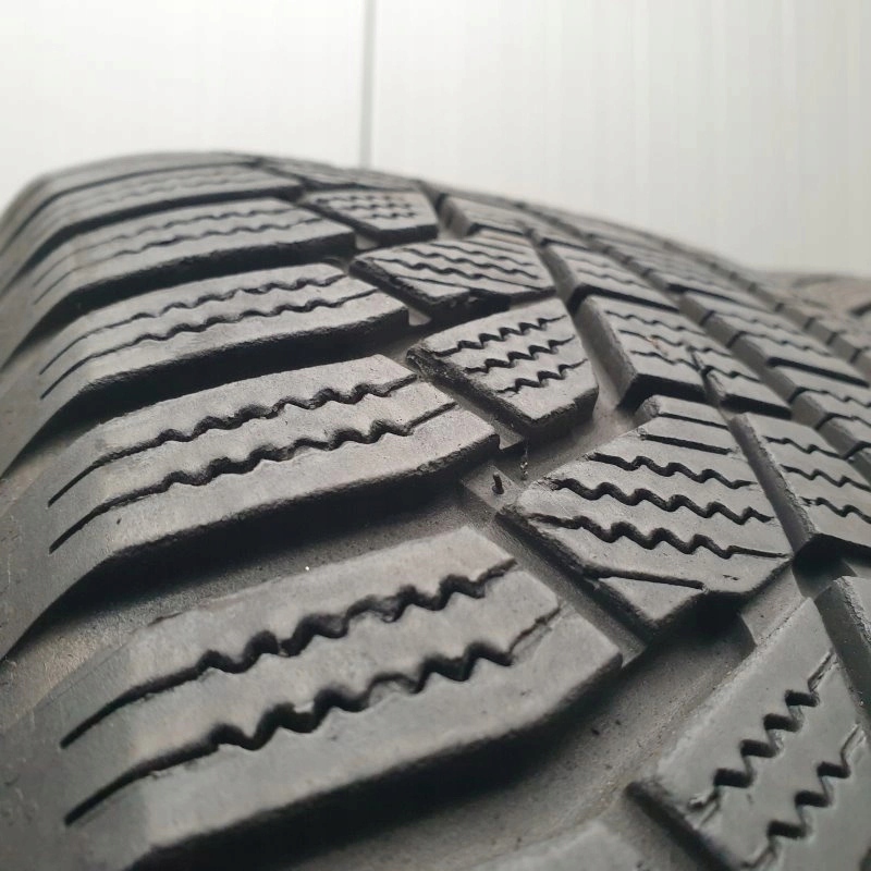 Anvelopă de iarnă Hankook Winter i*cept evo2 SUV W320A 215/70R16 100 T grip Product image