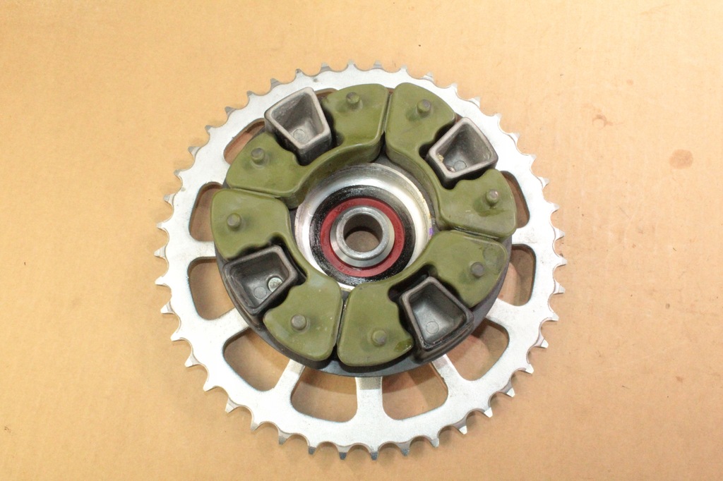 KAWASAKI Z 900 20 - PINION ROATA Product image