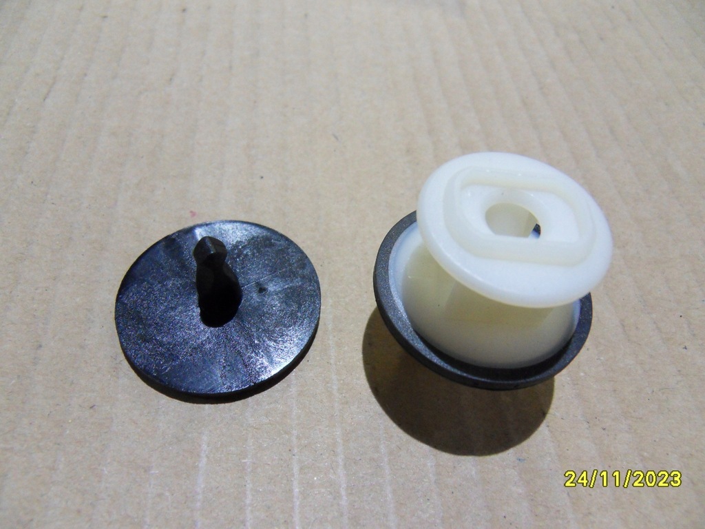 CLIP PRESIUNE PENTRU MONTARE CADRU PORSCHE 98150459700 Product image