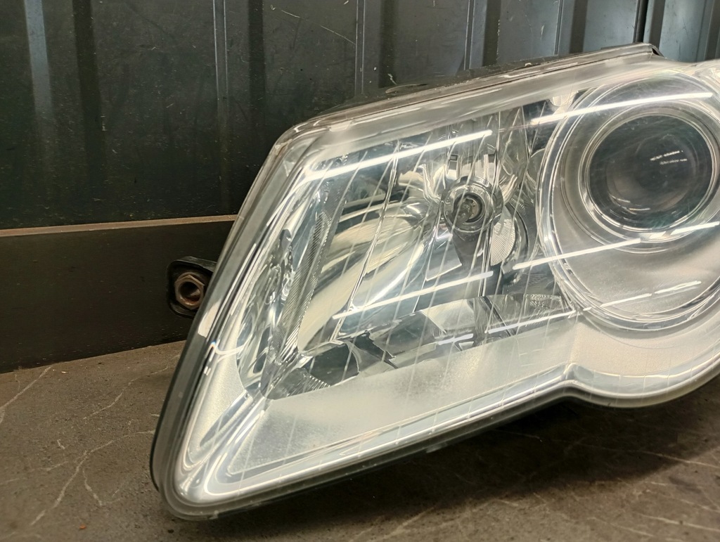 3C0941005Q FAVIUL LEGAT VW PASSAT B6 HELLA Product image