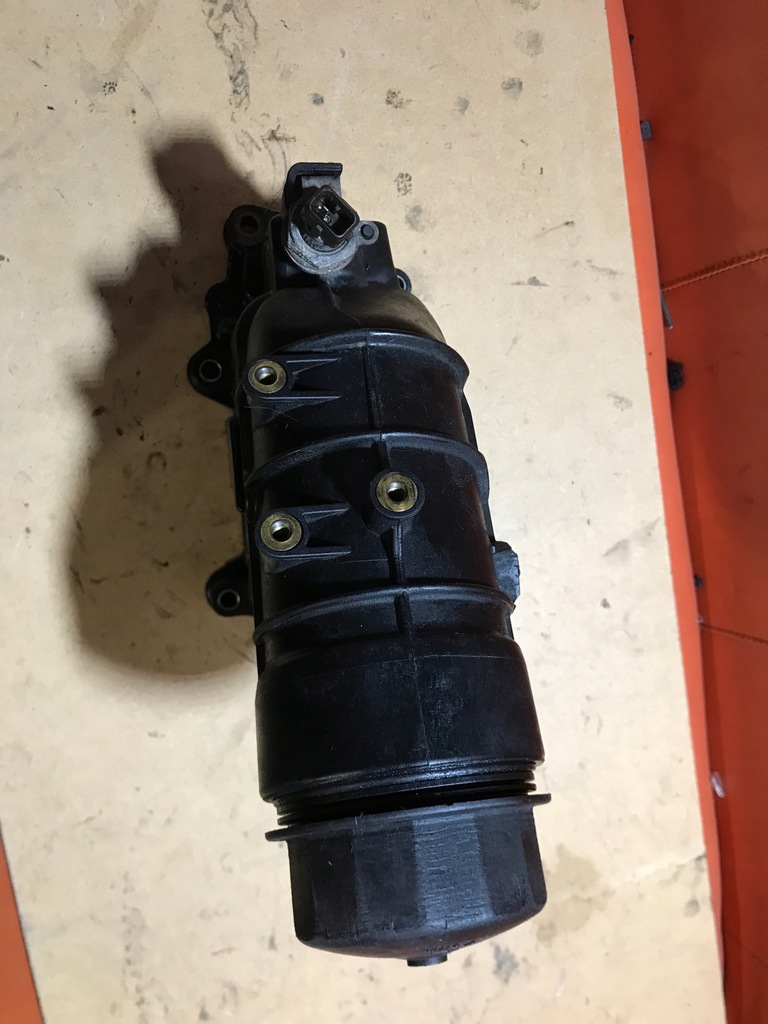 Carcasa filtrului de ulei BMW E87 E81 E60 E90 E83 2.0 D 70346292 Product image