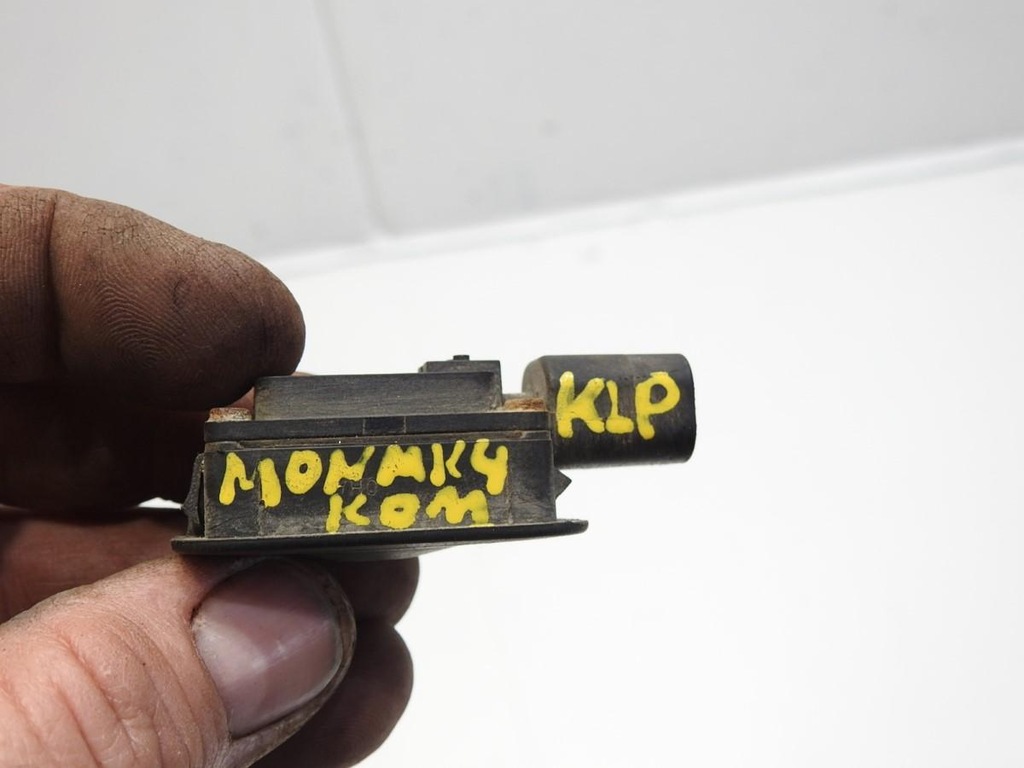 BUTON CAPOTA SPATE MICROSTIC FORD MONDEO MK4 IV LIFT COMBI 1L2T-14K147-AA Product image