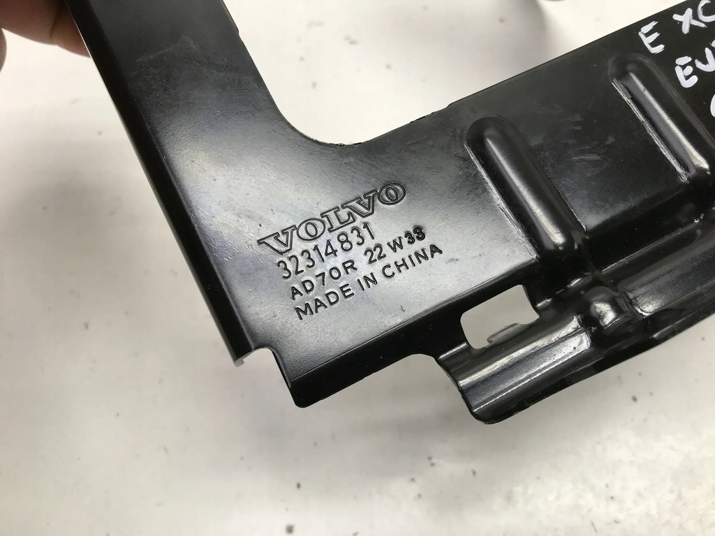 VOLVO XC40 SUPORT MÂNER DE ÎNCĂRCARE BAZĂ BATERIE 32314831 Product image