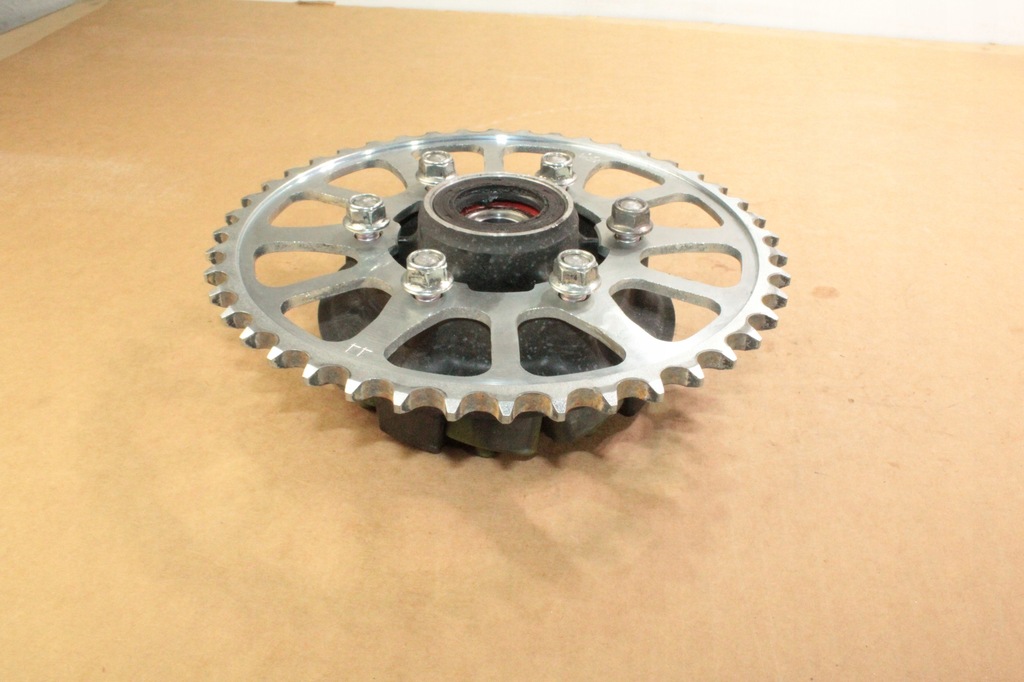 KAWASAKI Z 900 20 - PINION ROATA Product image