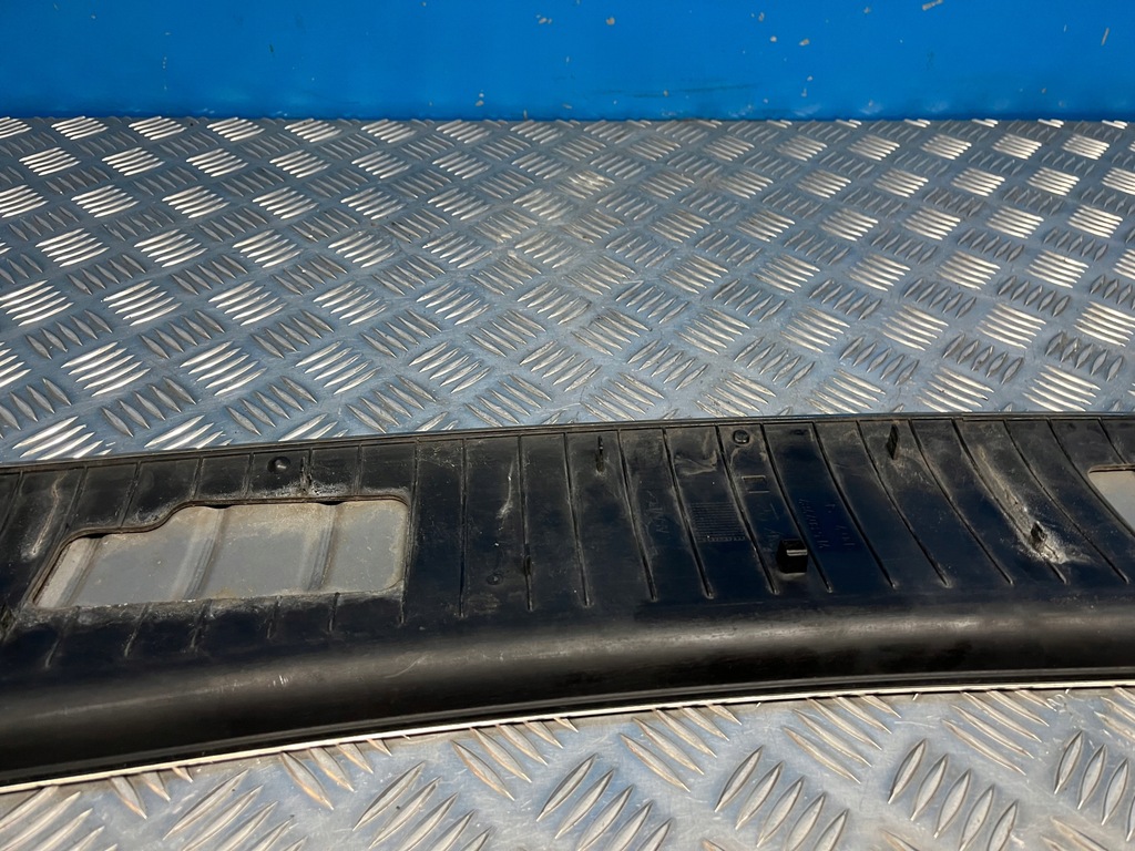 PORSCHE CAYENNE S I 7L CAPAC BARĂ SPATE CROMAT Product image