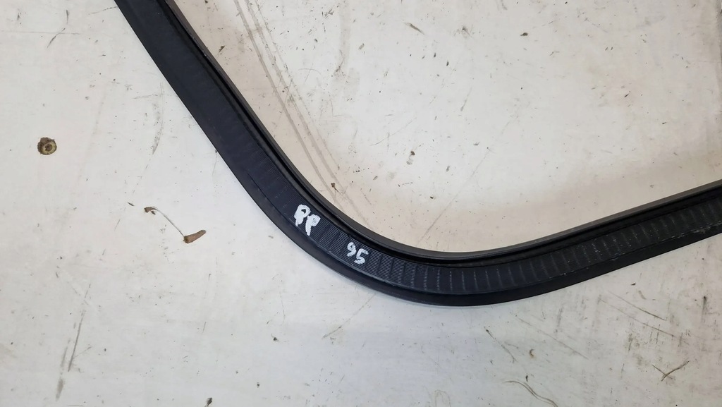 GARNITURĂ ÎN jurul UȘII FAȚĂ DREAPTA FAȚĂ DREAPTA Saab 9-5 95 NG 10- Product image