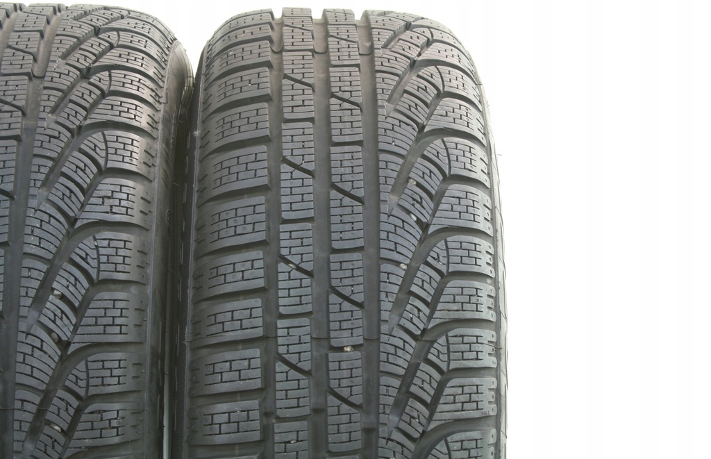2 Używane Opony Zimowe 205/55R17 Pirelli Sottozero Winter 210 RSC RUN FLAT Product image