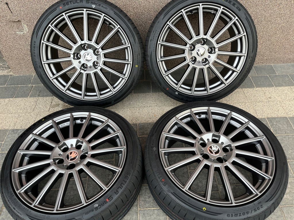 SKODA SUPERB III ROȚI DE VARĂ 235/40R19 AEZ NOU Product image