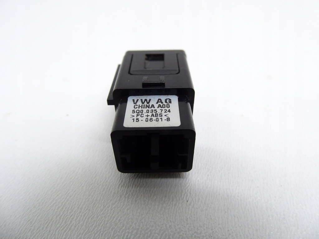 PRISA PORT AUX SKODA FABIA III RAPID OCTAVIA III 5Q0035724 Product image