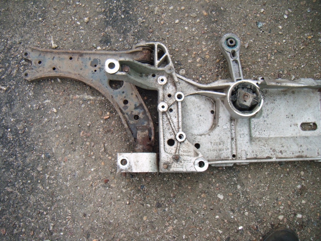 VW GOLF V 5 1.6 FSI 03-09 SUPPORT MOTOR SANIA CARRUIOR 1K0199369F Product image