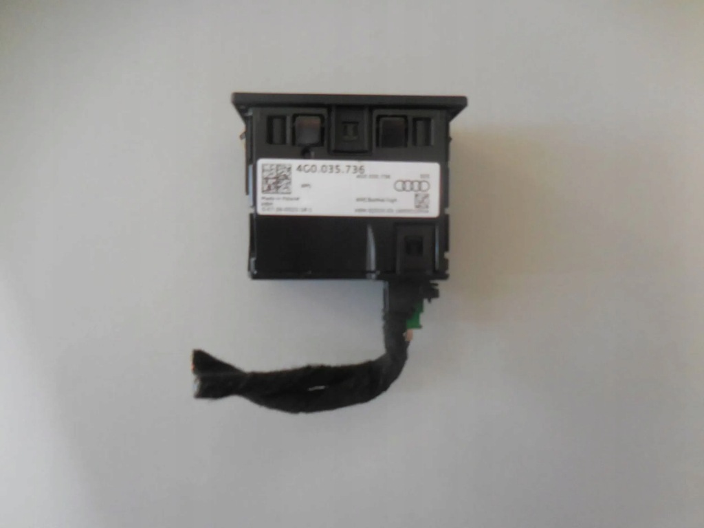 AUDI A6 A7 PRISA AUX CONECTOR 4G 4G0035736 Product image