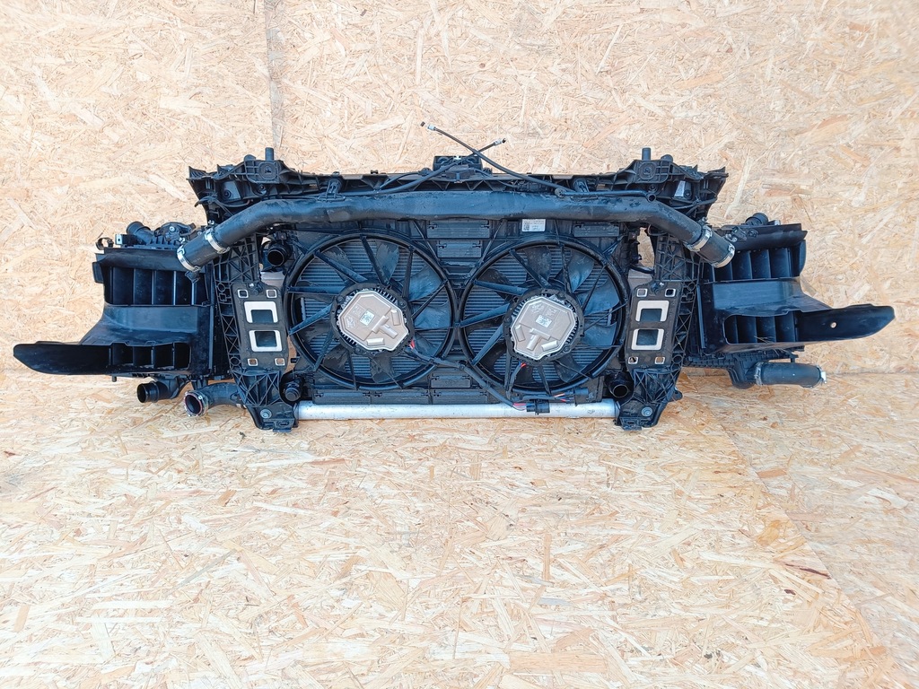 Porsche Cayenne e-hibrid 2022r față în color M7Q Mask 9y 9y0 lampă de bara de protecție Product image
