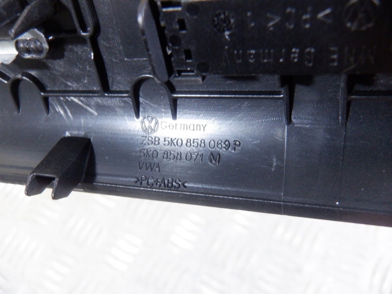 DECOR PANOU AER CONDITIONAT VW GOLF VI 5K0858069P Product image