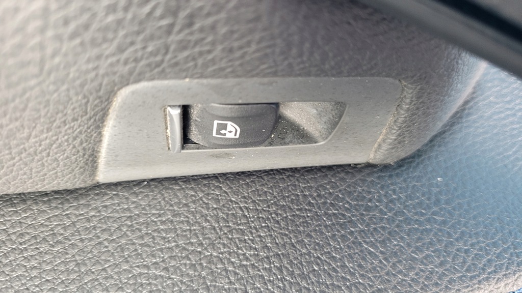 BMW 5' G31 540D XDRIVE PORTA LATERAL DREAPTA BANDA DECORATIVA PIELE Product image