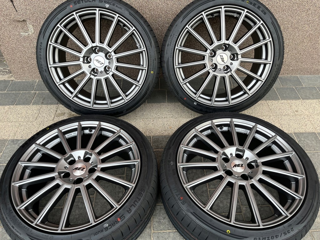 SKODA SUPERB 3 ROȚI DE VARĂ 235/40R19 AEZ NOU RIKEN Product image