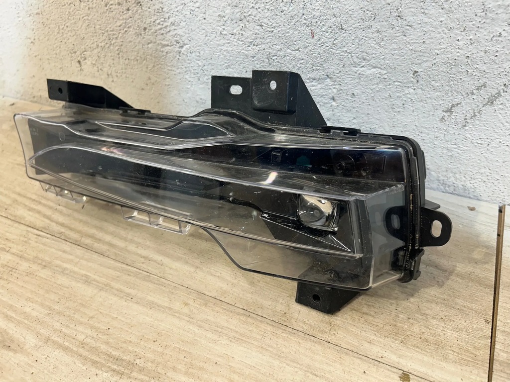 Tesla Model 3 cu halogen față dreapta Product image