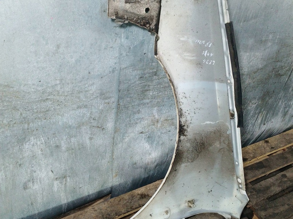 Sedanul din dreapta Front Fender Audi A4 B5 Ly9G Sedan Product image