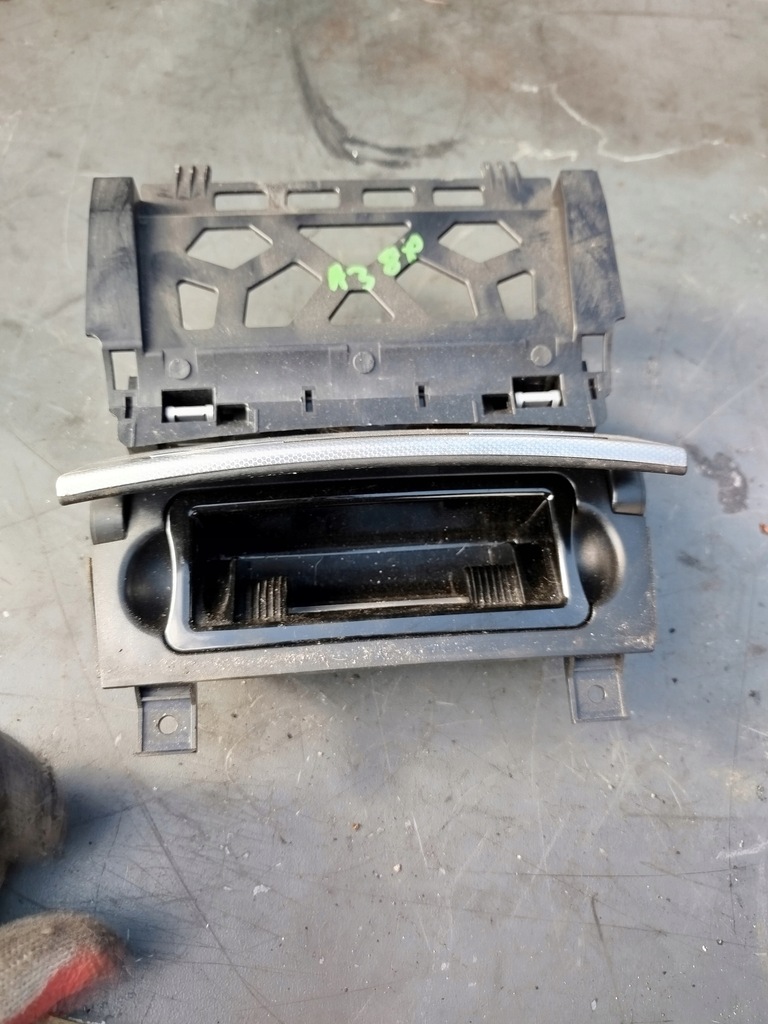 Audi A3 8p 8p0857951 scrumieră Product image