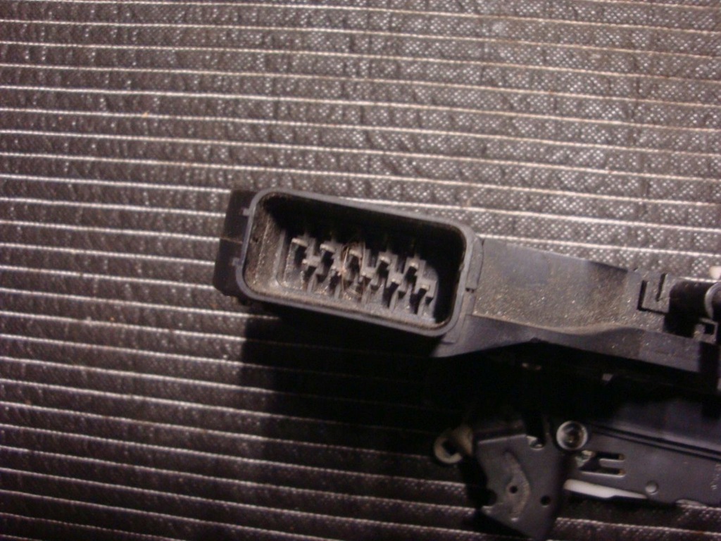 BLOCAREA UȘILOR Volvo S80 30799326 STÂNGA SPATE Product image
