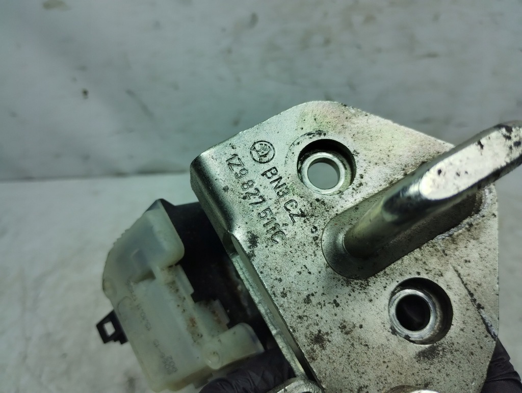 SKODA OCTAVIA II FLAP SPATE COMBI 1Z9827511C Product image