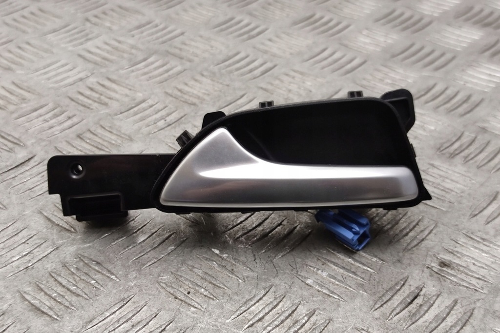 Mânerul intern stâng stânga Mercedes-Benz GLE (W166) A1667600561 2.1L Product image