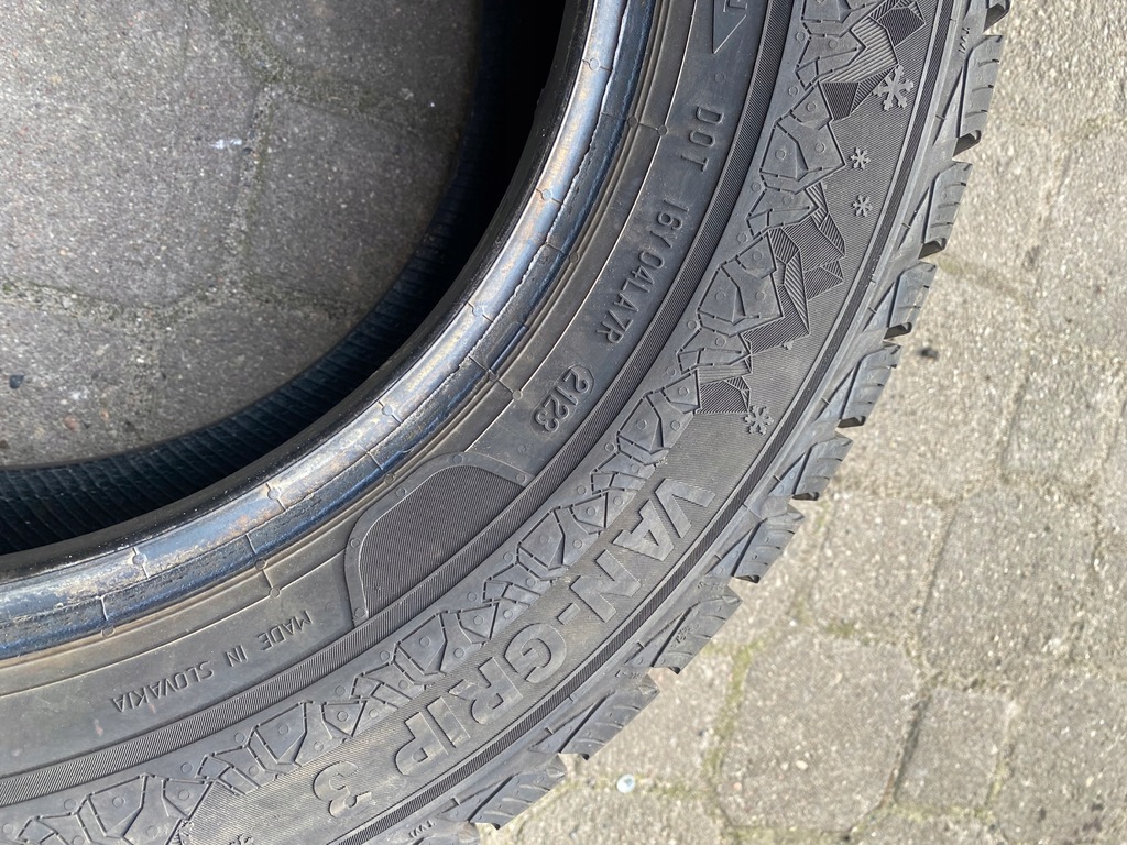 1buc SEMPERIT Van-Grip 3 215/65/15 C 104/102T 2023 10,1 mm Product image