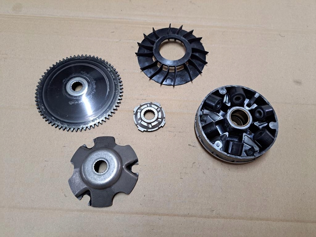 PIAGGIO LIBERTY 50 4T 16-20R VARIANT AMBREAI SET DRIVE (4) Product image