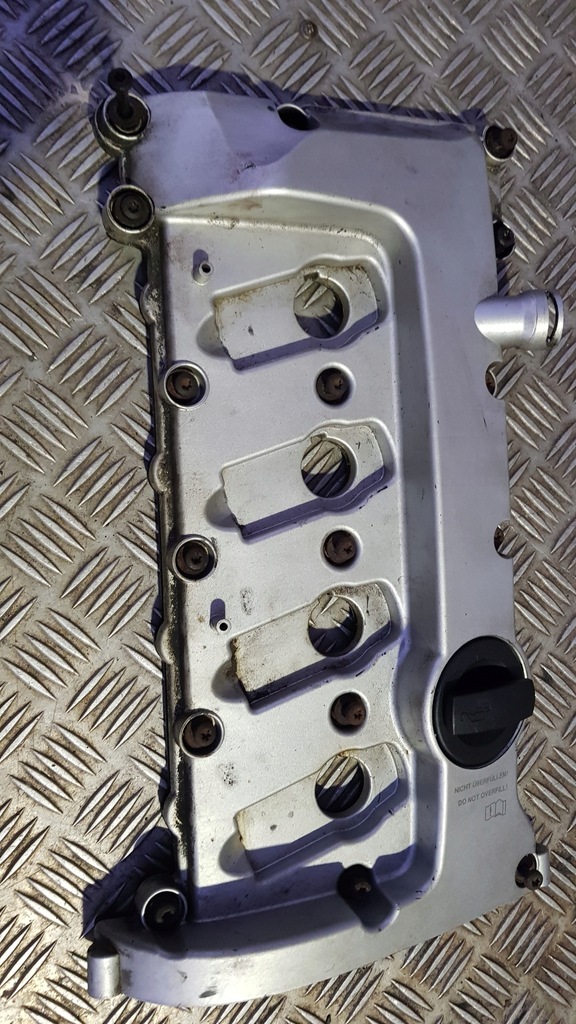 Audi A4 B6 2.0 ALT VALVE COVER Product image