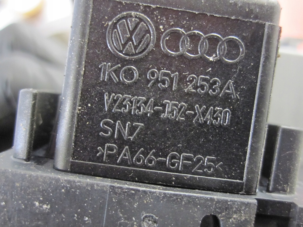 Volkswagen Caddy III 08R Modul BSI 3C0937049AH 1K0951253A Modul Product image